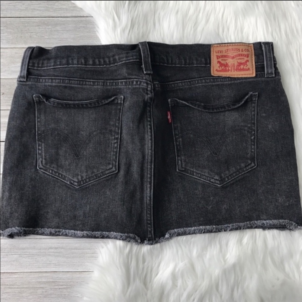 Black Levi denim skirt